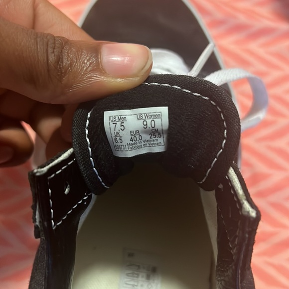 Shoes - Picture 4 of 4